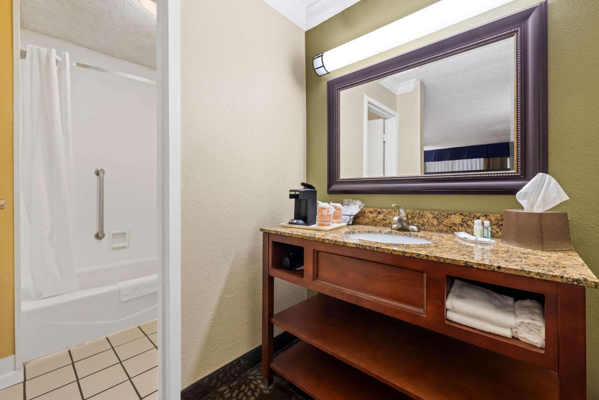 Quality Inn Morgan City Exterior photo